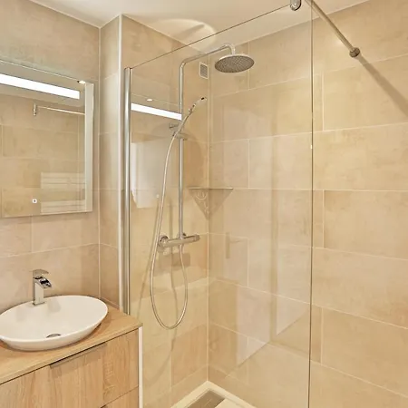 Apartment Vue Panoramique Mer Et Chenal Meme De La Chambre Ascenseur 50M2 Situation Ideale En Option Garage Ferme Prive