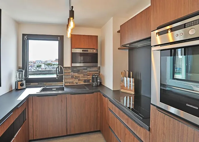 Vue Panoramique Mer Et Chenal Meme De La Chambre Ascenseur 50M2 Situation Ideale En Option Garage Ferme Prive Les Sables-dʼOlonne