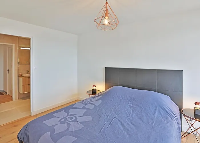 Vue Panoramique Mer Et Chenal Meme De La Chambre Ascenseur 50M2 Situation Ideale En Option Garage Ferme Prive