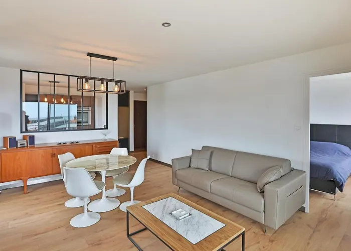 Vue Panoramique Mer Et Chenal Meme De La Chambre Ascenseur 50M2 Situation Ideale En Option Garage Ferme Prive *