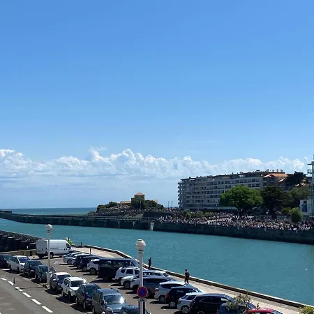 Vue Panoramique Mer Et Chenal Meme De La Chambre Ascenseur 50M2 Situation Ideale En Option Garage Ferme Prive Appartement