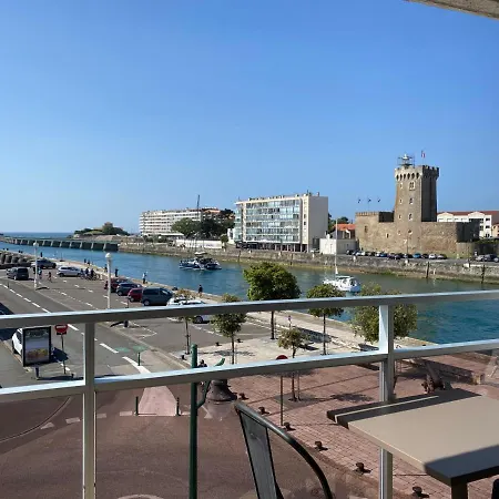 Vue Panoramique Mer Et Chenal Meme De La Chambre Ascenseur 50M2 Situation Ideale En Option Garage Ferme Prive Appartement Les Sables-dʼOlonne