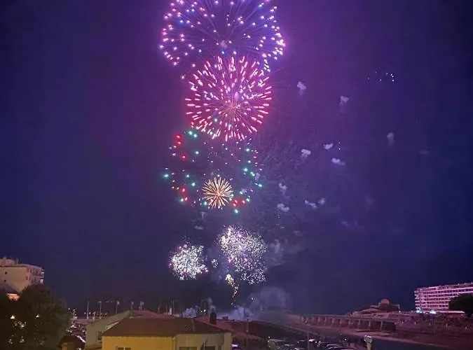 Vue Panoramique Et Chenal Meme De La Ascenseur 50m2 Situation Ideale En Option Garage Ferme Prive Apartamento